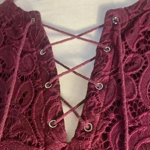 XHILARATION BURGUNDY DRESS SIZE MEDIUM - Picture 2 of 6
